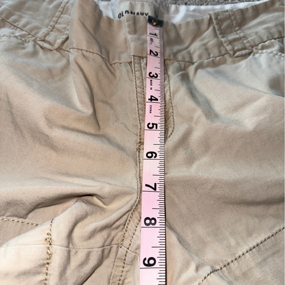 Old Navy khaki tan 8 chino shorts - Picture 4 of 9